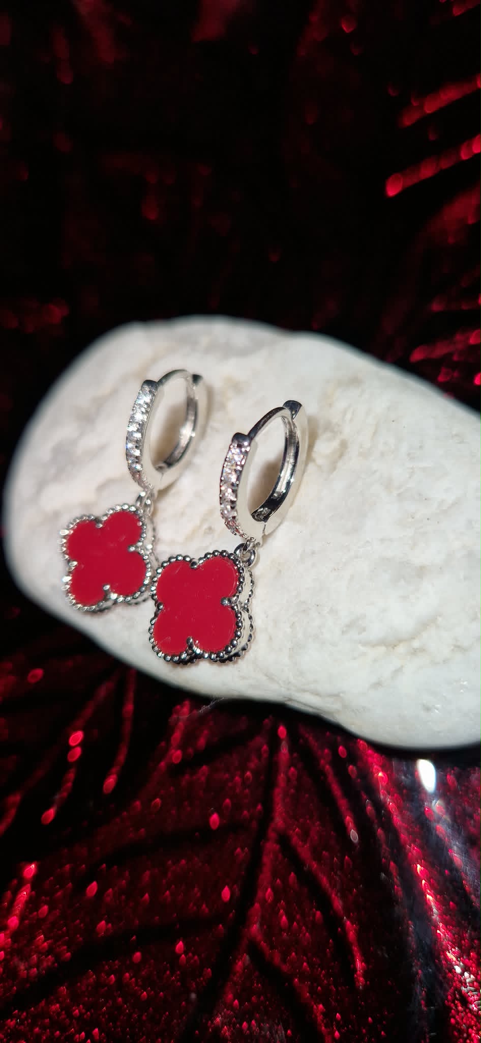 Qteefy Red Clover Sparkle Hoops
