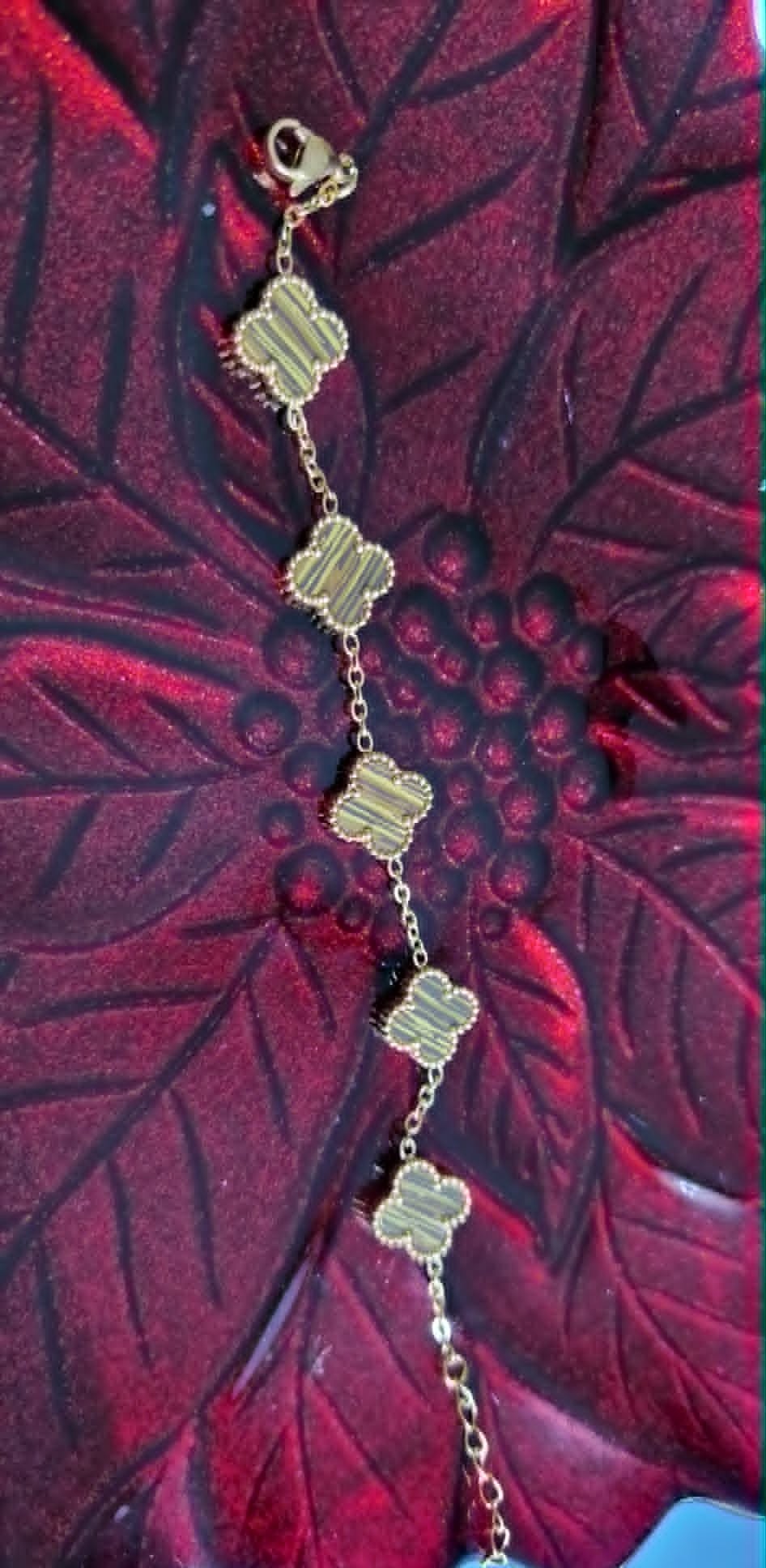 Brown Clover Stainless Steel gold bracelet