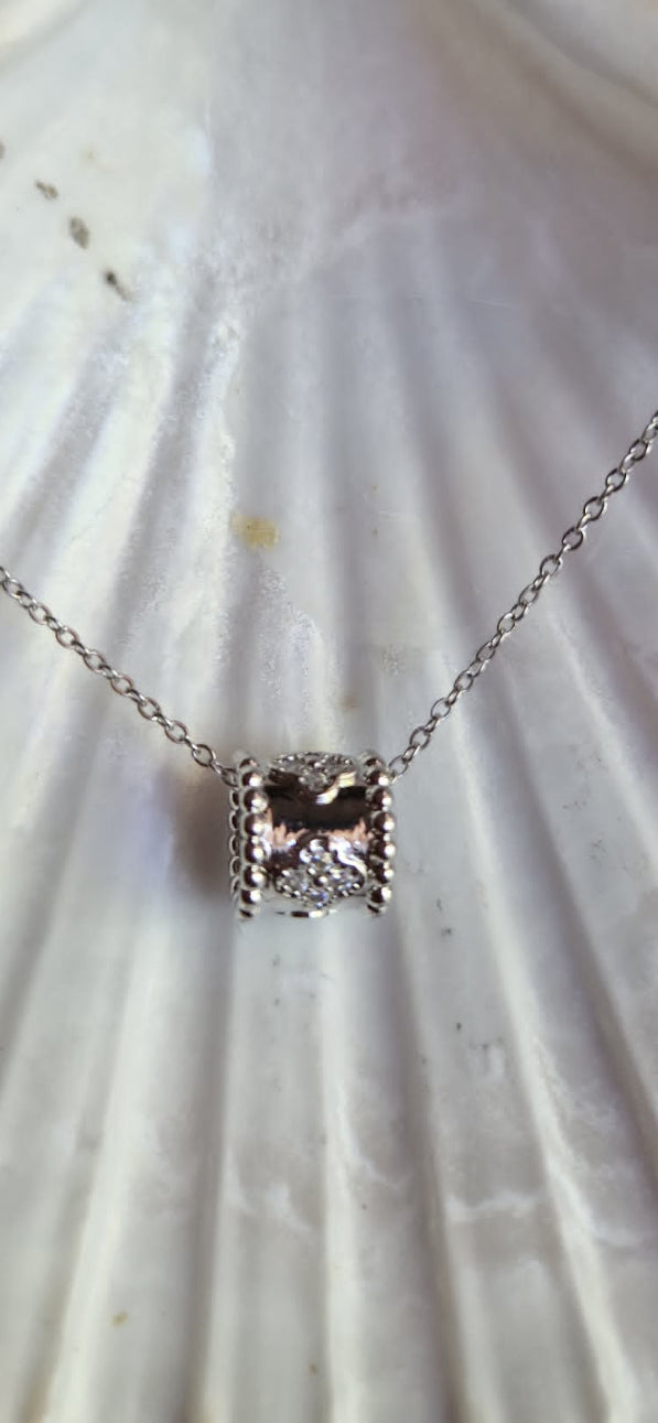 QTEEFY Luxe Cylinder Pendant Necklace