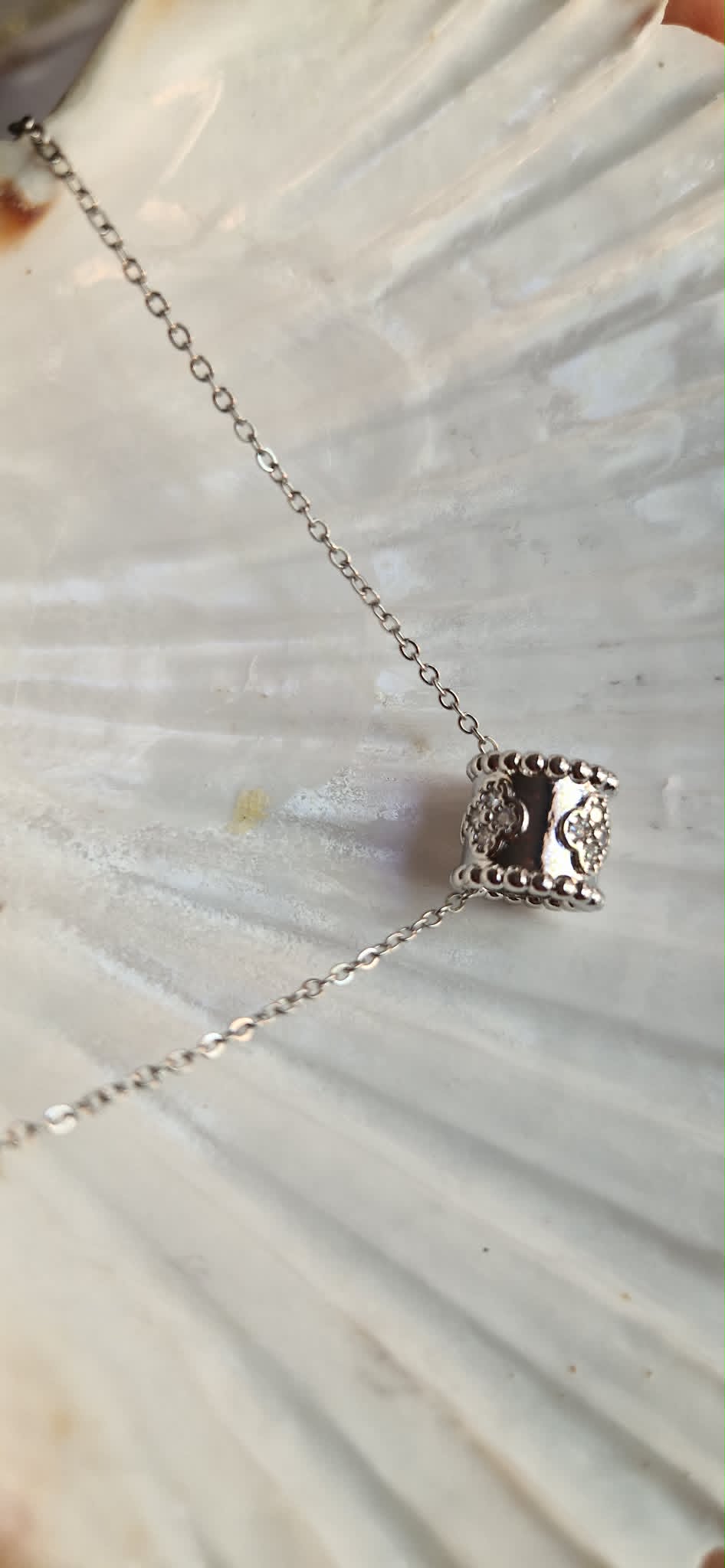 QTEEFY Luxe Cylinder Pendant Necklace